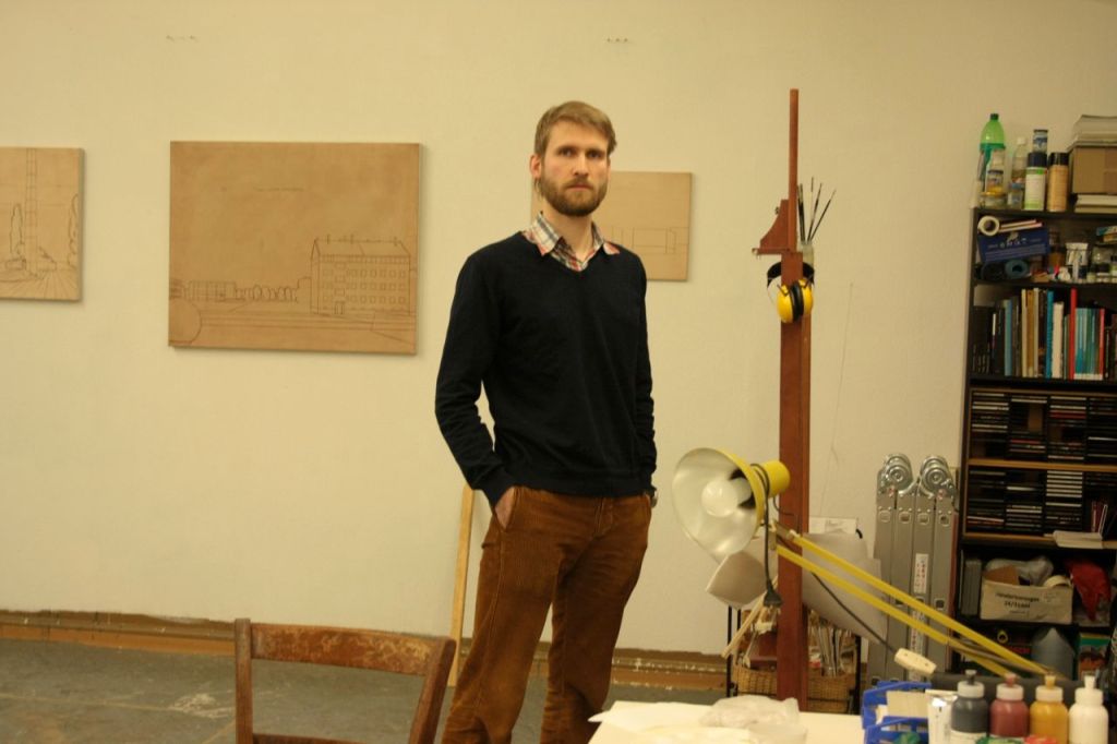 Markus Mathias Krüger in seinem Atelier auf dem Spinnereigelände in Leipzig (Bild: Leipziger Kulturgeschichten/Artefakte)