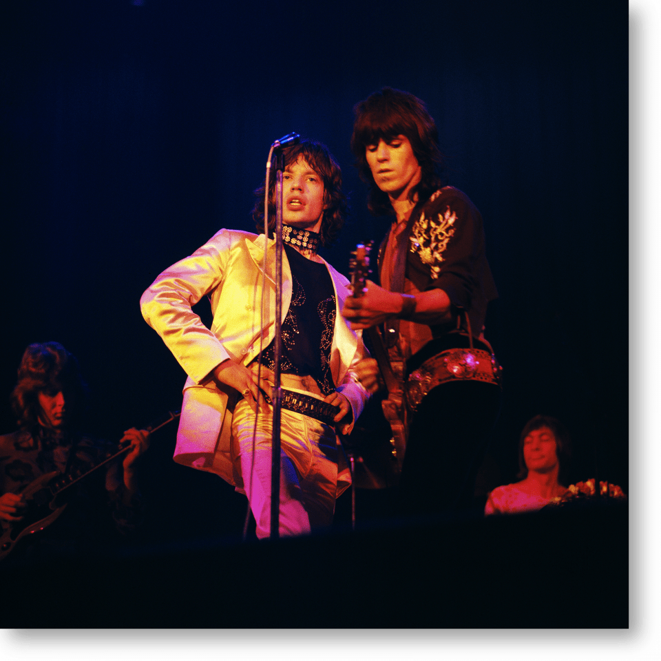 "The Glimmer Twins", Mick Jagger (li.) und Keith Richards (re.) on stage in den Siebzigern (Foto: Bent Rej / Taschen)